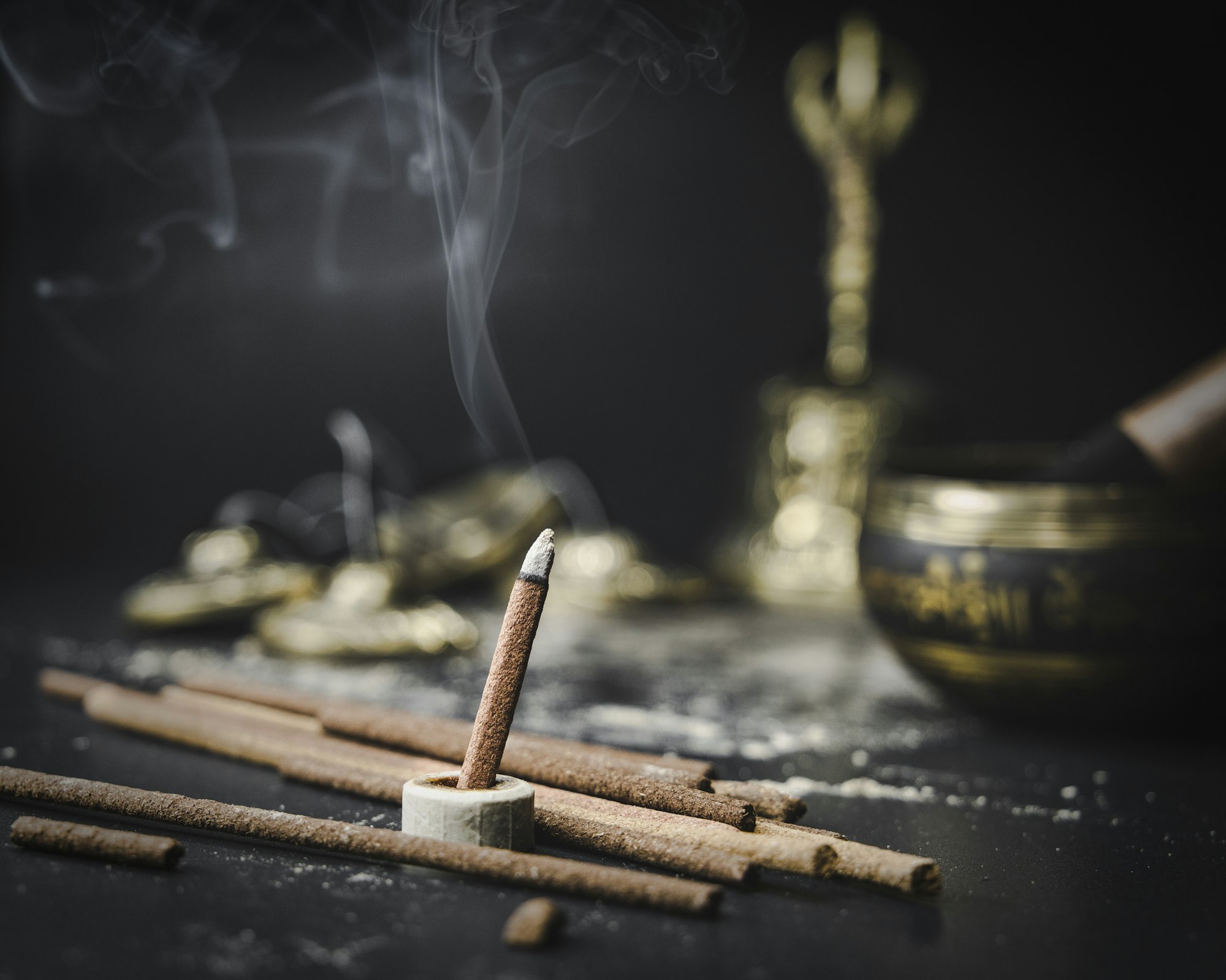线香与铜钵